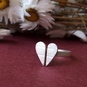 Anel corazón plata.Anillo entallado.Anillo rugoso.Anillo ajustável.Anillo geométrico.Anillo minimalista.Anillo grabado.Corazón roto