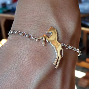 Pulsera caballo.Caballo de plata. Tobillera de caballo. Brazalete de caballo. Joyas de caballo. Pulsera para todos los días. Amantes de los caballos. Caballo salvaje. Encanto de caballo. Regalo de caballo. potro