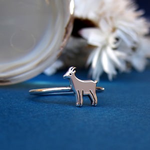 Cabra. Anillo de plata de ley. Capricornio. Joyería de cabra. Zodíaco chino. Joyería del zodiaco. Joyería estampada a mano. Regalo de granja. Anillo de nombre. Vegano. Carnero