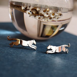 Leopard earrings.Sterling silver.Leopard jewelry.Climbing earrings.Tiger earrings.Cougar gift.Jaguar.Cheetah earrings.Panther earrings