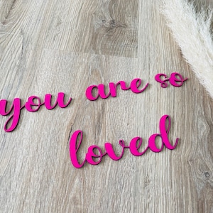 you are so loved Schriftzug Holz Wanddeko Kind Kinderzimmer Spruch Zitat