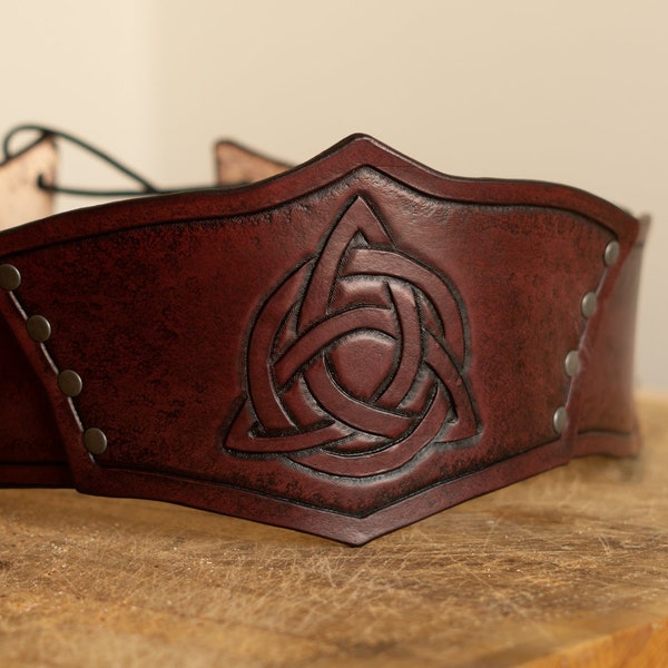 Ceinture celtique | fantaisie | renfaire | triquetra | noeud celtique | corset | serre-taille | cosplay | ceinture en cuir véritable