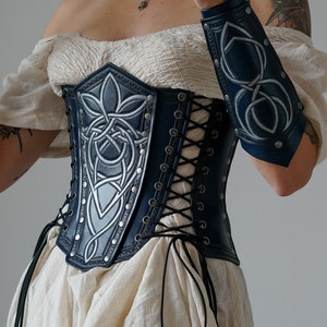 Corset elfique bleu roi et brassard | Corset sous la poitrine en cuir | Fait main | corset en cuir bleu