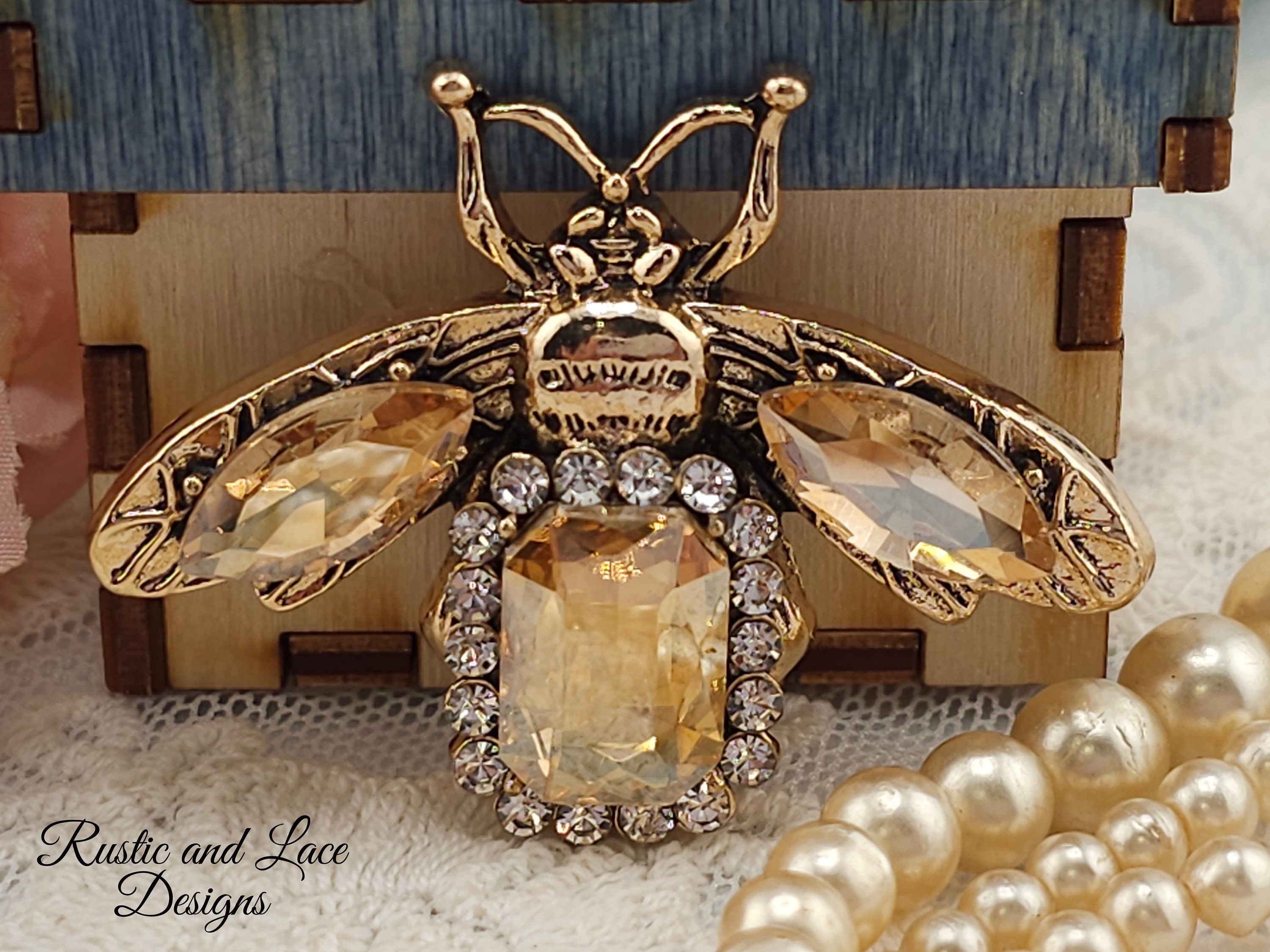 Gold gucci brooch deals