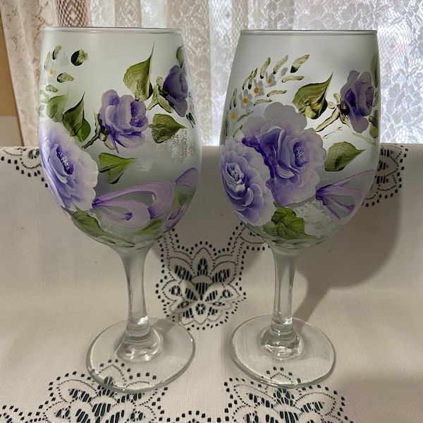 Copas de vino esmeriladas pintadas a mano con rosas moradas, juego de 2