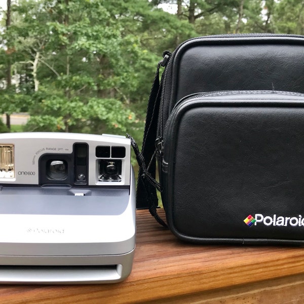 Polaroid One 600 with  Original Camera Bag - Great Working Instant Film Camera - Great Student Polaroid Camera