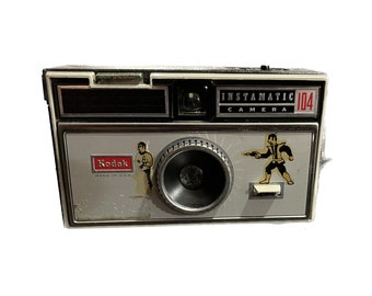 Kodak Instamatic 104 Vintage film Camera - Great Display Camera + Free Camera Strap