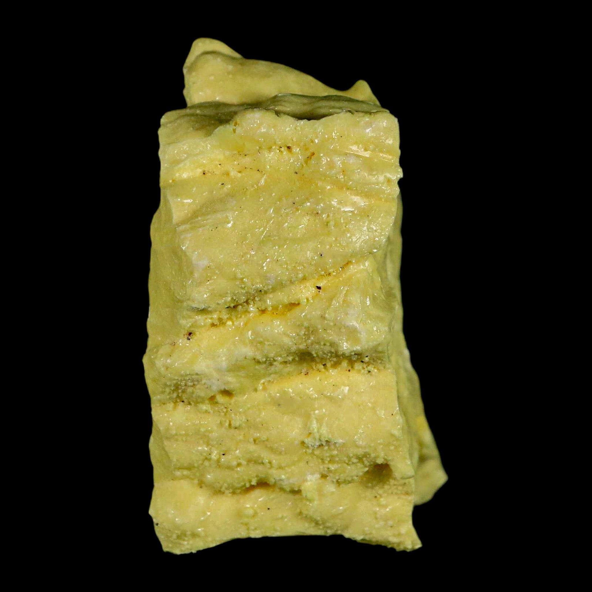 ルイジアナ州産、2.5インチの明るい黄色の硫黄結晶鉱物標本（原石