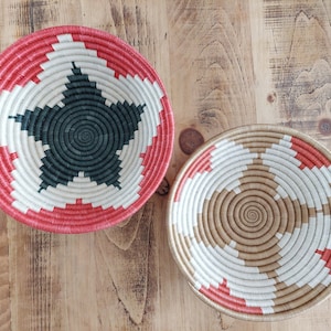 Set of African Wall Baskets, Ugandan Raffia Bowls, Ethnic Boho Decor, Woven Wall Art, Eclectic Pink Grey Baskets, Colourful Sisal Wall Art