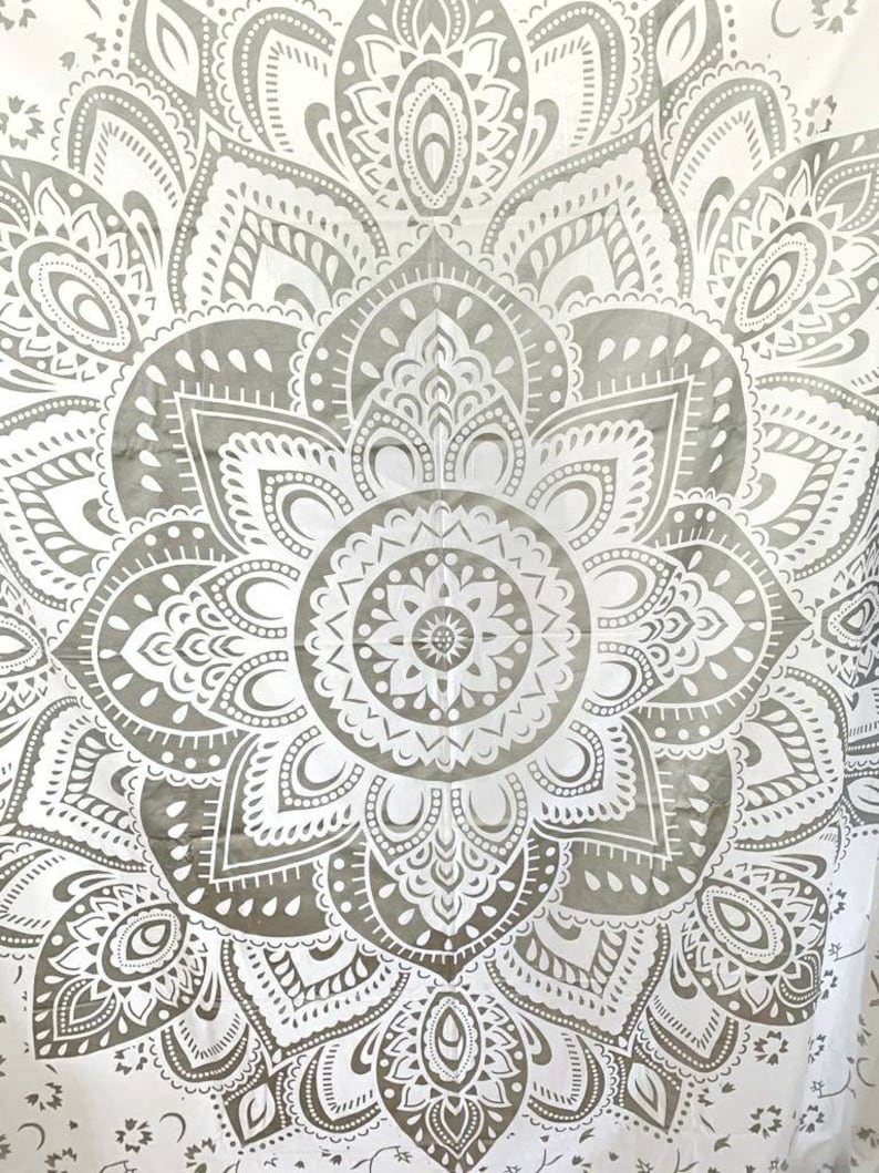 Silver and Gold Sofa Throw Double Bed Sheet Boho Picnic Blanket Garden Party Furniture Throw Large Bohemian Lotus Wall Tapestry