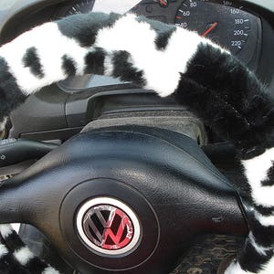 Fuzzy Car Accessories, Steering Wheel Cover, Gear Shift Knob Cover, Handbrake Cover, Rear View Mirror Cover, Belt Cover. Accessories Set. Bild 5