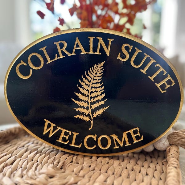 Letrero de dirección, letreros de pan de oro de 23 quilates, letras talladas, letrero HDU, letrero colgante para exteriores