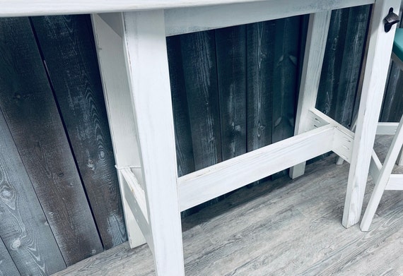6 foot outlet bar table