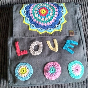Sac à dos up-cycled Crochet Love Mandala