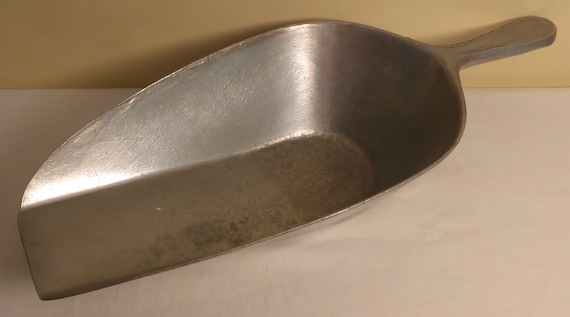 Vintage X-large Aluminum Flour Scoop Made in Great Britain-vintage X-large  Aluminum Dry Goods Scoop-vintage General Store Dry Goods Scoop -  Israel