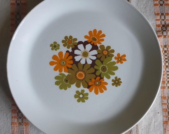 MCM 1970&#39;s Johnson Bros. England Fiesta Pattern 10 1/4&quot; Dinner Plate - 1970&#39;s MCM Flower Power Orange Green White Flowers Dinner Plate