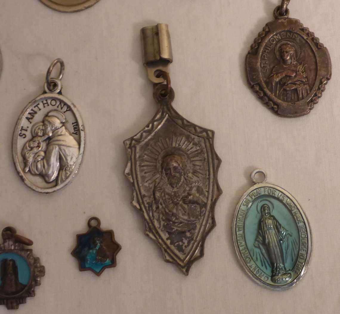 Lot of Vintage Religious Medals Lot of Vintage Reliquary Etsy