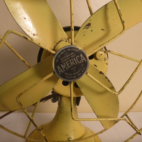 Vintage Art Deco Cast and Metal Table Fan - Vintage America Table Fan made by Weinig Products Co. Cleveland Ohio - shops Vintage Metal & Cast Fan