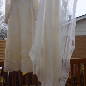 Vintage 1960&#39;s Wedding Dress with Long Train, Headpiece and Long Lace Veil - 1960&#39;s Wedding Dress - Vintage Wedding Dress
