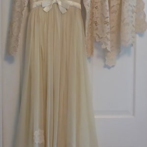 Vintage Beige Full Length Wedding Dress with Veil - Vintage Custom Made Beige Wedding Dress with Veil - Vintage Beige Wedding Dress Size 6