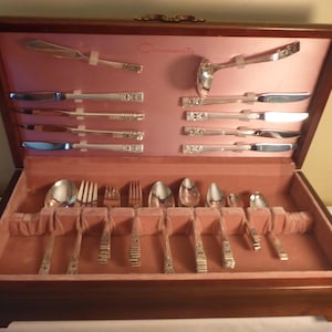 55 Pieces of Oneida Community Silver Plate 1936 Coronation Pattern Wooden Storage Box-Service for 8 Oneida Community Silver Plate Plus 7