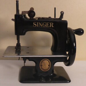 Singer Sewhandy Toy Sewing Machine Needles, Copy of Instructions and Spool  Felts for Singer 20-10 Rectangular Base-NO MACHINE INCLUDED