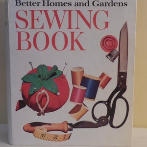 Vintage Better Homes and Gardens 1961 Sewing Book (R145)