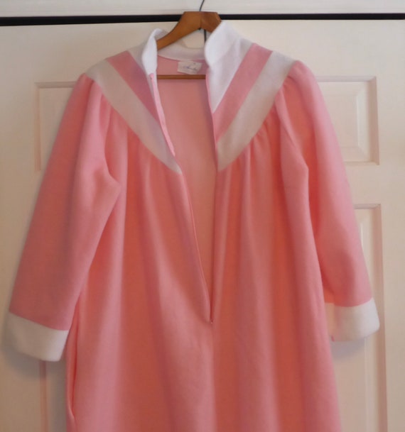 Vintage Full Length Zippered Housecoat made in Ca… - image 3