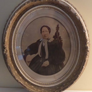 Antique Oval Framed Photo Circa Late 1800&#39;s - Antique Wooden Framed Photo of Woman - Antique Oval Framed Picture of Woman Circa Late 1800&#39;s
