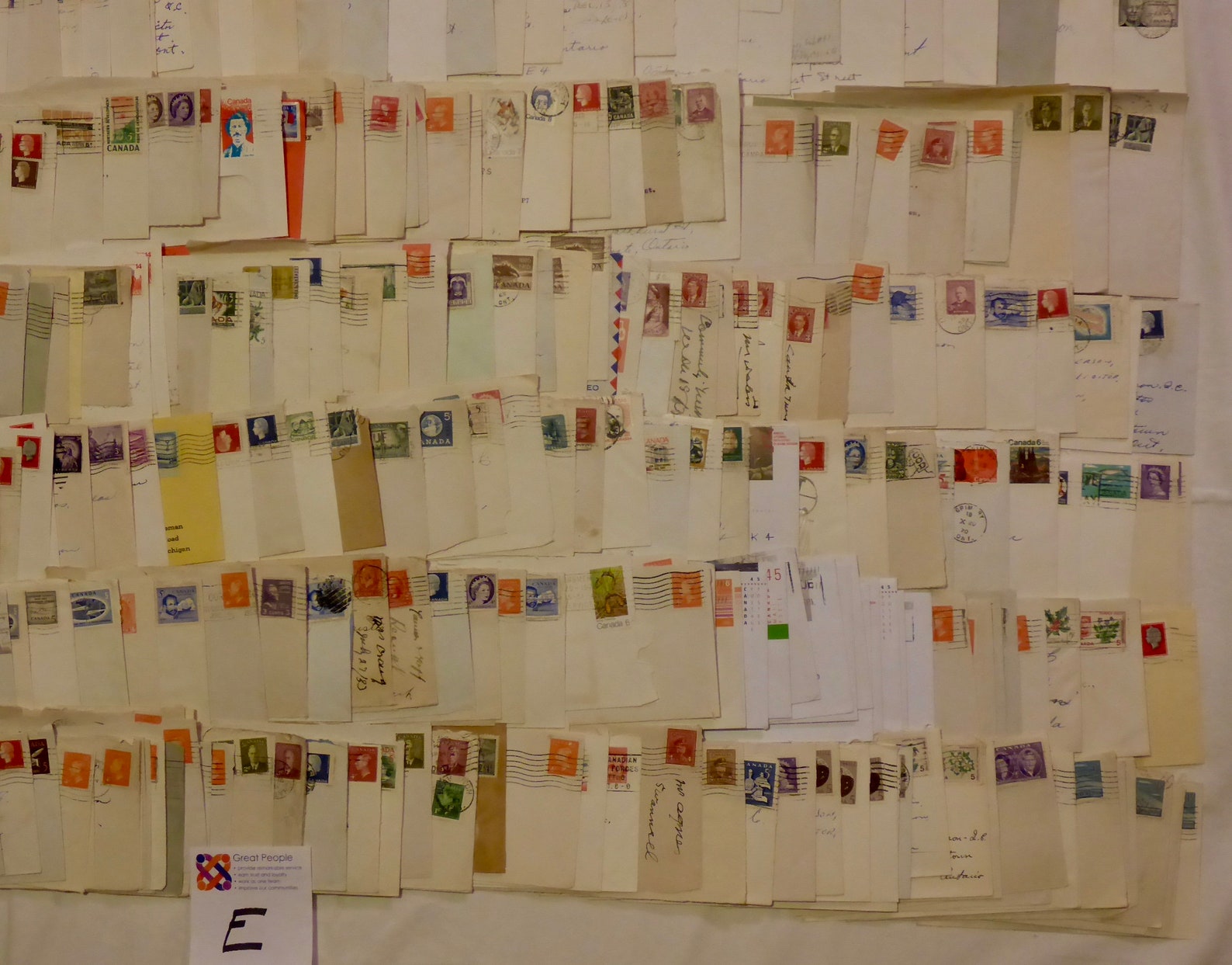 Grand nombre de timbres marqués par la Poste canadienne Etsy