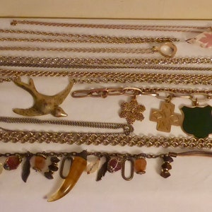 Lot of Gold Toned Vintage Necklaces - Vintage 1980's Gold Toned Necklaces - 1 lb Vintage Gold Toned Necklaces & Pendants
