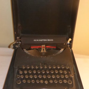 Antique Remington Deluxe Model 5 Portable Typewriter with Case - Vintage 1940&#39;s Remington Deluxe 5 Typewriter with Case - Antique Typewriter