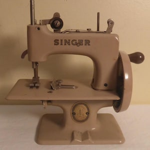 1950&#39;s Singer Sewing Machine Model 29962 by Simanco Great Britain - 1950&#39;s Childrens Toy Singer Sewing Machine - Singer Sewing Machine