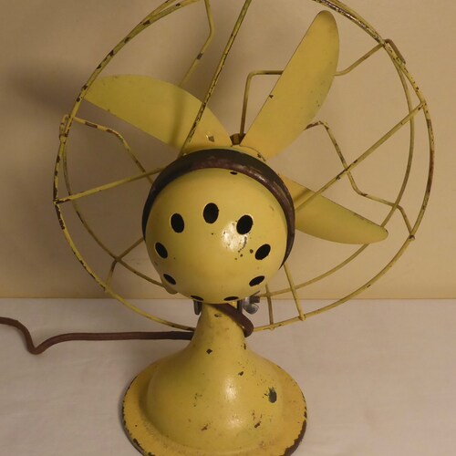 Vintage Art Deco Cast and Metal Table Fan - Vintage America Table Fan made by Weinig Products Co. Cleveland Ohio - shops Vintage Metal & Cast Fan
