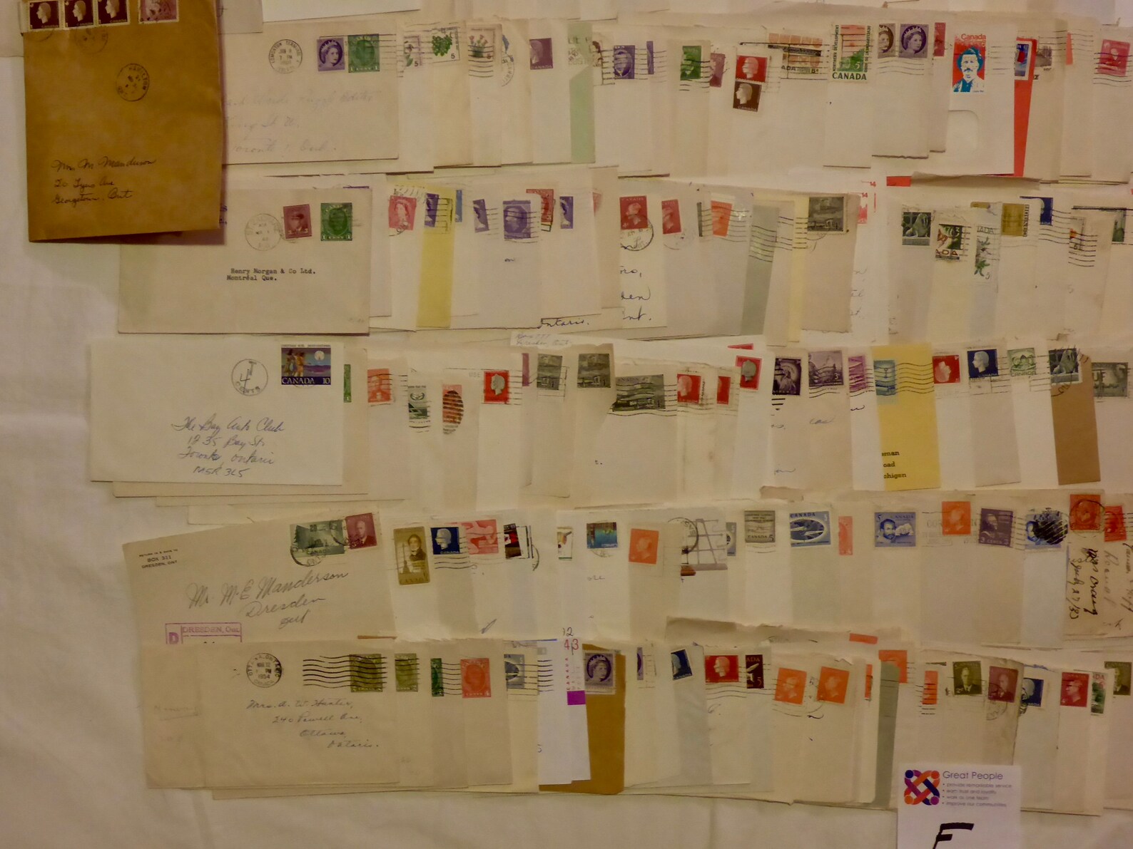 Grand nombre de timbres marqués par la Poste canadienne Etsy