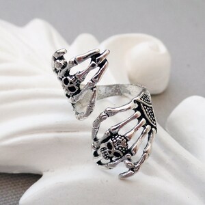 Skeleton Hand Statement Ring Adjustableskeleton Hand Ring Gothic Ring ...