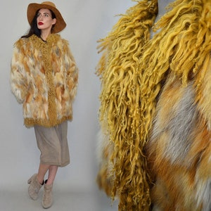 Vintage lurvig röd rävpäls lapptäcke lockigt mongoliskt tibetanskt fårlammpäls hippiebluson draperad jacka cape wrap glam boho 80-tal S/M