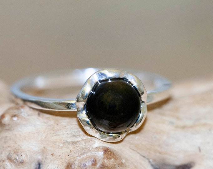 Whitby Jet ring. Elegant ring. Perfect gift. Designer ring. Whitby Jet jewelry. Flower design. Unique jewelry. Contemporary ring. Black ring