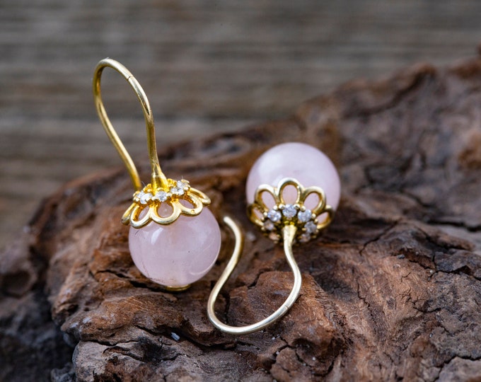 Rose Quartz & Gold. Rose Quartz earrings. Pink earrings. Spheres. Regency-Era earrings. Dangle earrings. Ideal gift. Unique earrings.