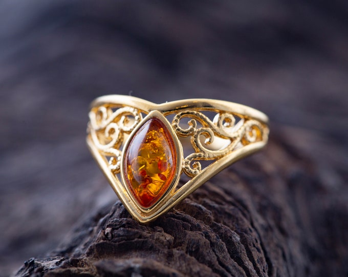 Baltic amber ring. Amber & gold. Unique ring. Celtic design. Artistic jewelry. Designer ring. Perfect gift. Elegant ring. Genuine amber.