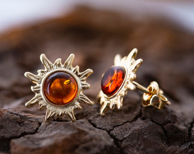 Amber & Gold. Contemporary earrings. Designer studs. Golden earrings. Perfect gift. Amber jewelry. Sun design studs. Artistic jewelry.