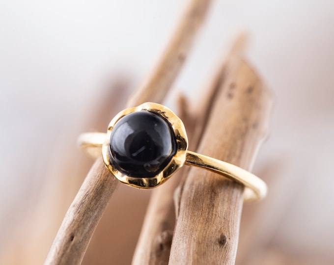 Whitby jet ring. Whitby jet & gold. Unique ring. Delicate design. Artistic jewelry. Designer ring. Perfect gift. Elegant ring. Genuine jet.