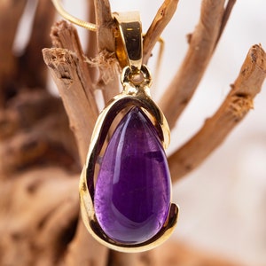 Amethyst & Gold. Amethyst pendant. Golden pendant. Elegant pendant. Unique jewelry. Artistic pendant. Modern pendant. Designer pendant.