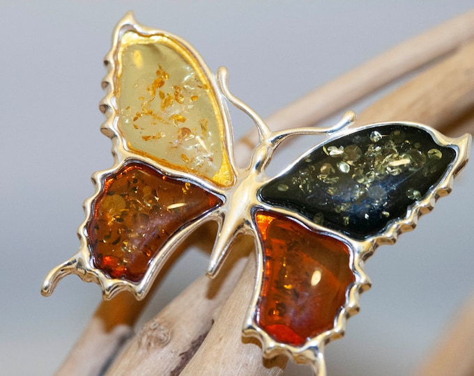 Baltic amber ring. Four diferent kinds of Baltic amber. Butterfly shaped setting. Unique ring. Statement ring. Contemporary ring. Large ring