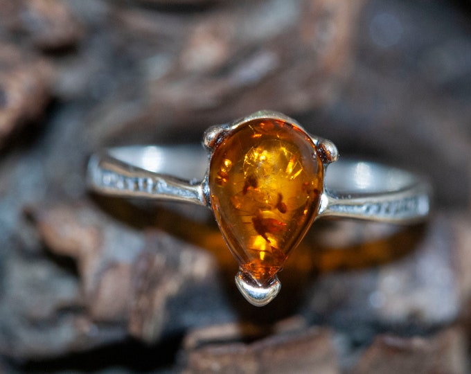 Baltic amber ring. Amber fitted in sterling silver. Many sizes. Celtic design. Amber jewelry. Perfect gift. Silver ring. Viking.