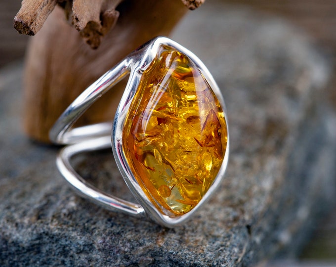 Baltic amber ring. Baltic amber & sterling silver. Unique ring. Statement ring. Contemporary ring. Gift for her. Elegant ring. Designer ring