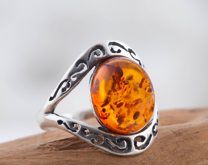 Baltic amber ring. Sterling silver setting. Viking jewelry. Unique ring. Celtic design. Gift for her. Unusual ring. Genuine amber.