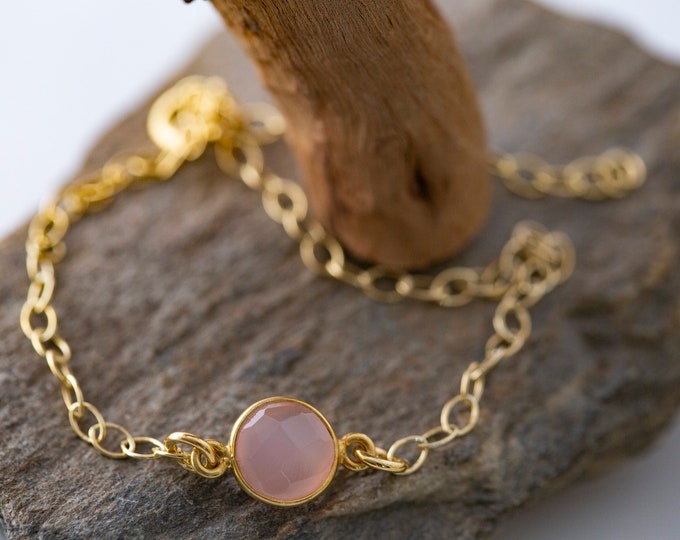 Rose Quartz & Gold. Rose Quartz bracelet. Pink bracelet. Round stone. Adjustable size. Ideal gift. Designer bracelet. Dainty bracelet.