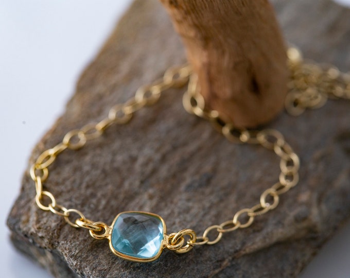 Blue Topaz Bracelet. Blue Topaz & Gold. Dainty bracelet. Faceted Blue Topaz. Blue Topaz jewelry. Adjustable bracelet. Blue stone. Genuine.