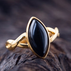 Whitby jet ring. Whitby jet & gold. Unique ring. Celtic design. Artistic jewelry. Designer ring. Perfect gift. Elegant ring. Genuine jet.